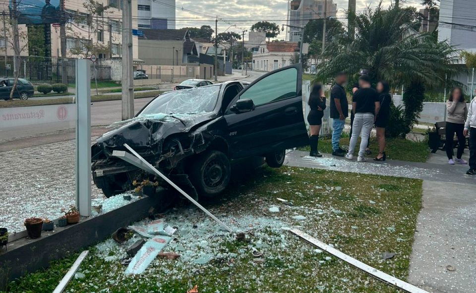 bate-carro-muro-restaurante-seminario-1
