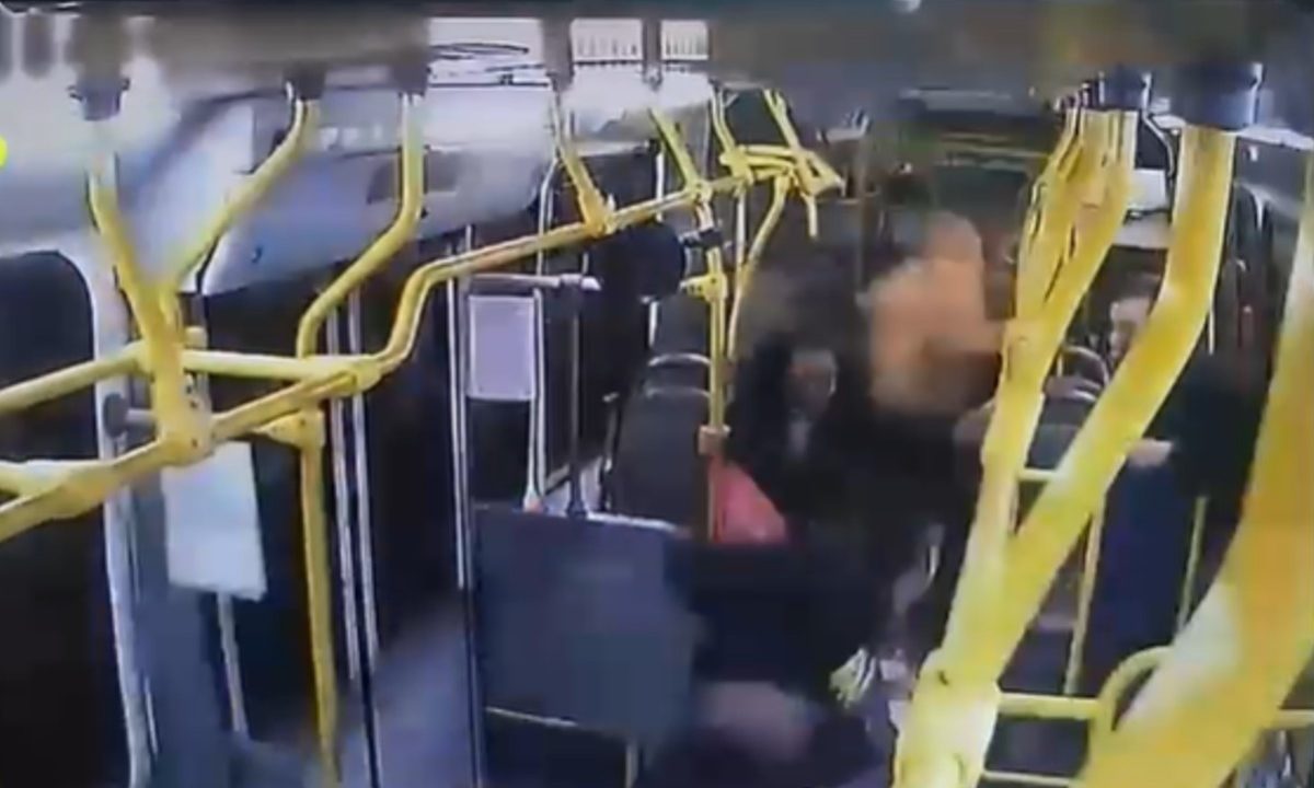 camera-acidente-dentro-onibus