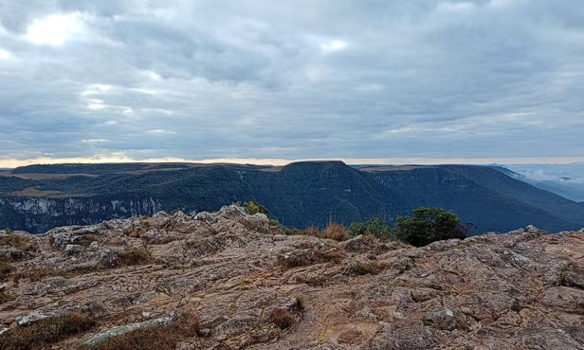 canion-fortaleza-menina-cai-mirante