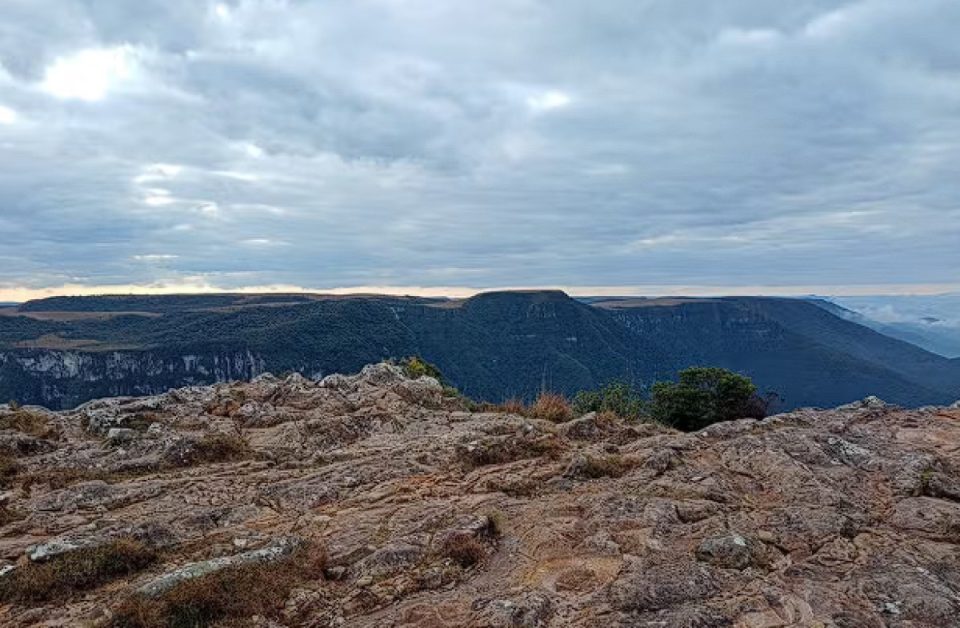 canion-fortaleza-menina-cai-mirante