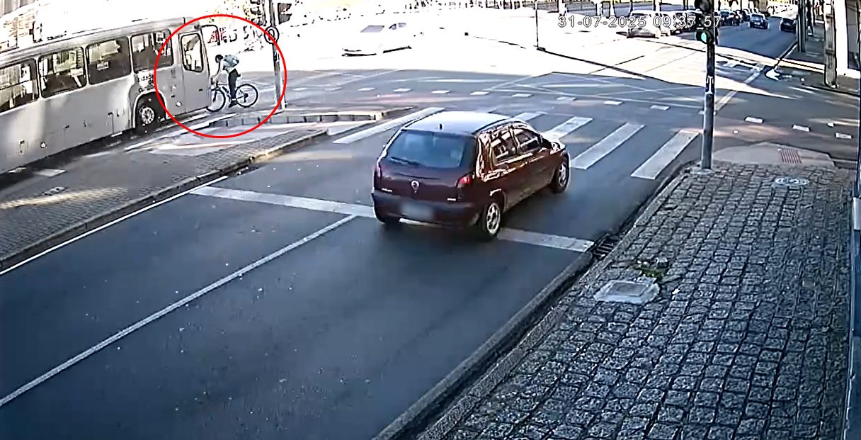 ciclista-atropelada-onibus-curitiba