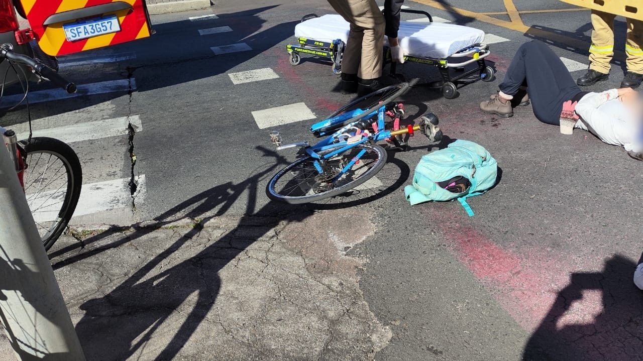 ciclista-insconciente-atingida-onibus-ligeirinho-curitiba-2