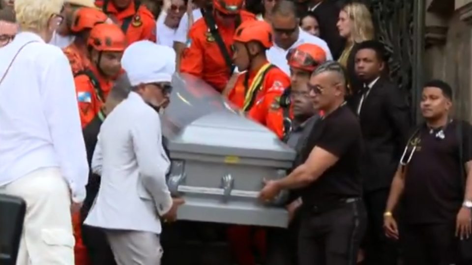 cortejo-corpo-preta-gil