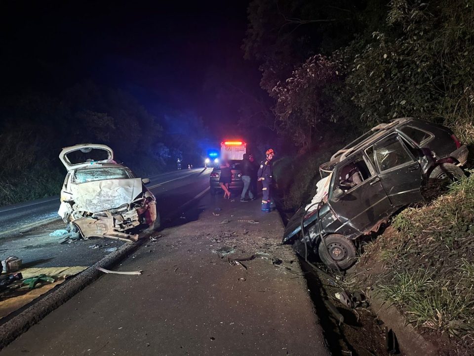 grave-acidente-carros-parana