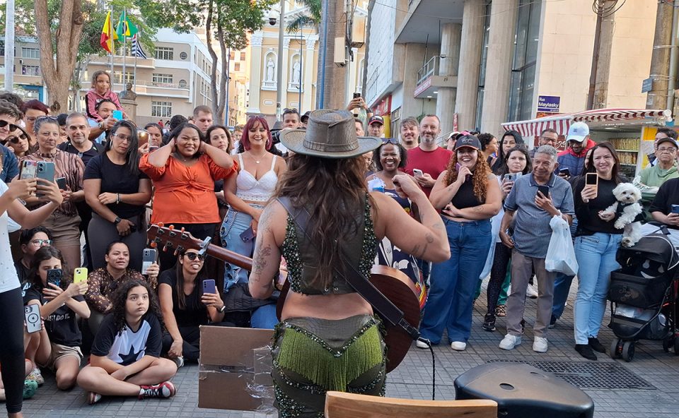 lauana-prado-canta-na-rua-sorocaba-1