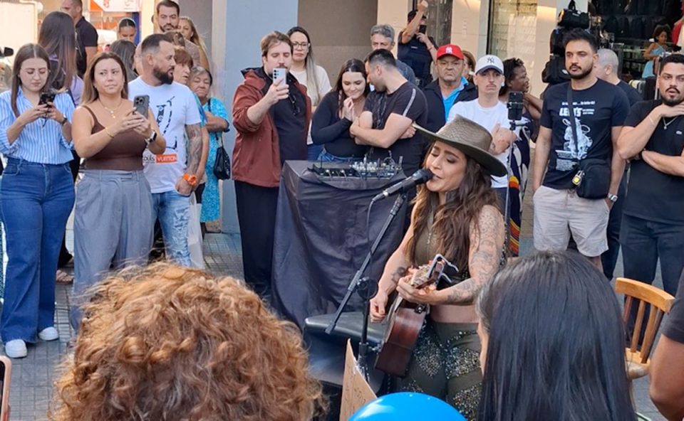 lauana-prado-canta-na-rua-sorocaba-5