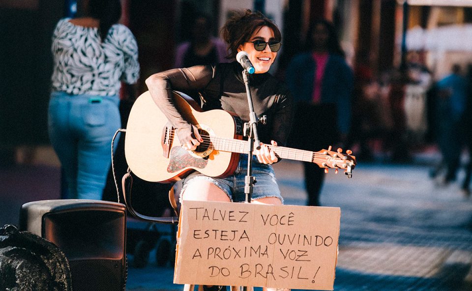lauana-prado-canta-na-rua-sorocaba
