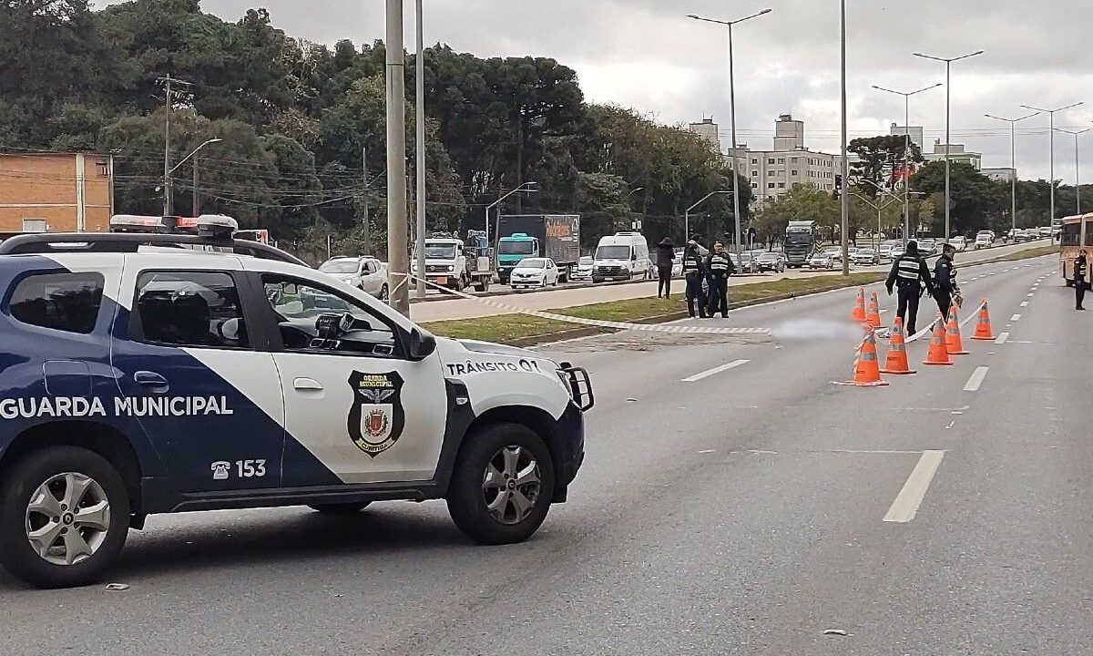 motociclista-morre-poste-linha-verde-2