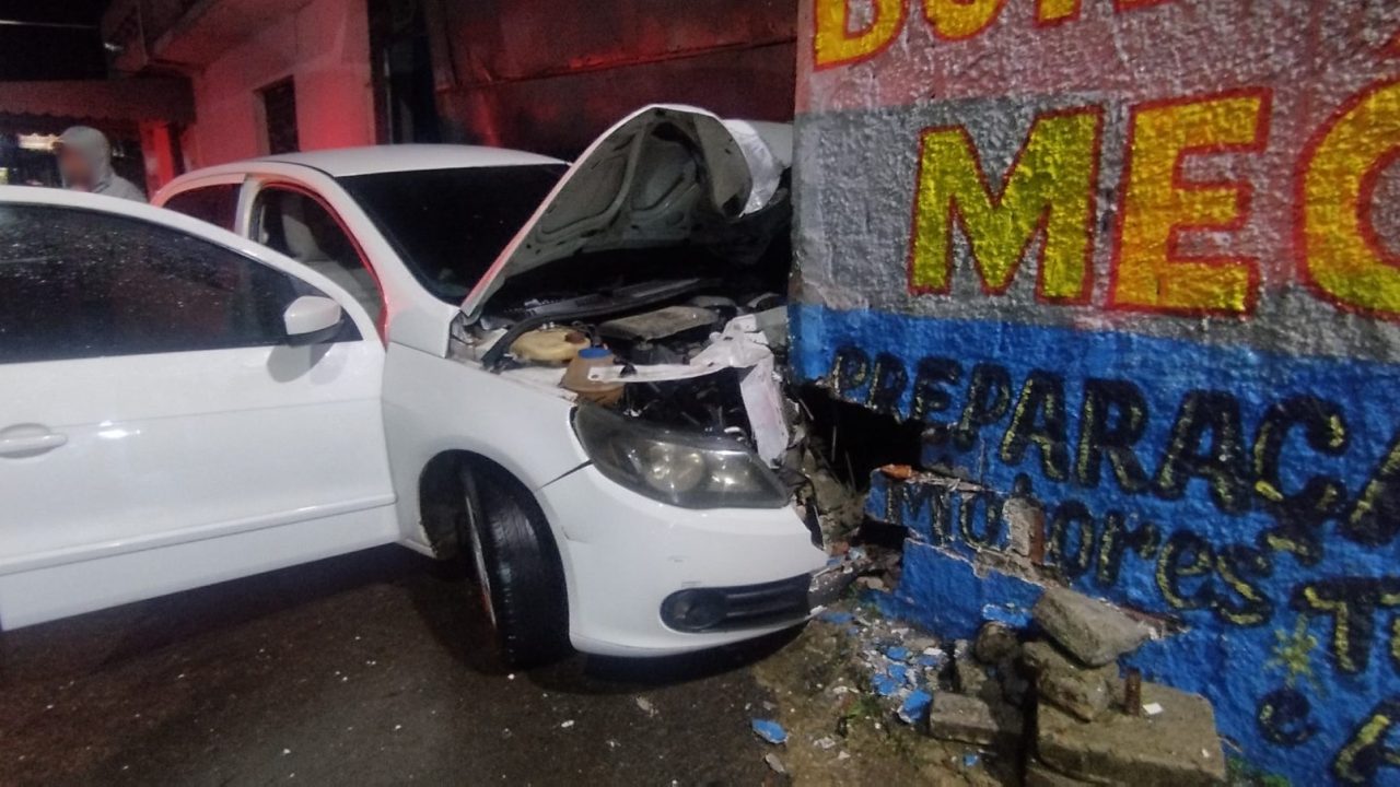 motorista-bate-carro-muro-oficina-4