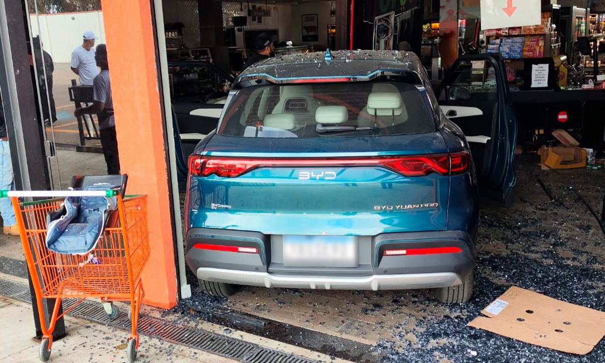 motorista-byd-invade-supermercado-santa-felicidade-curitiba