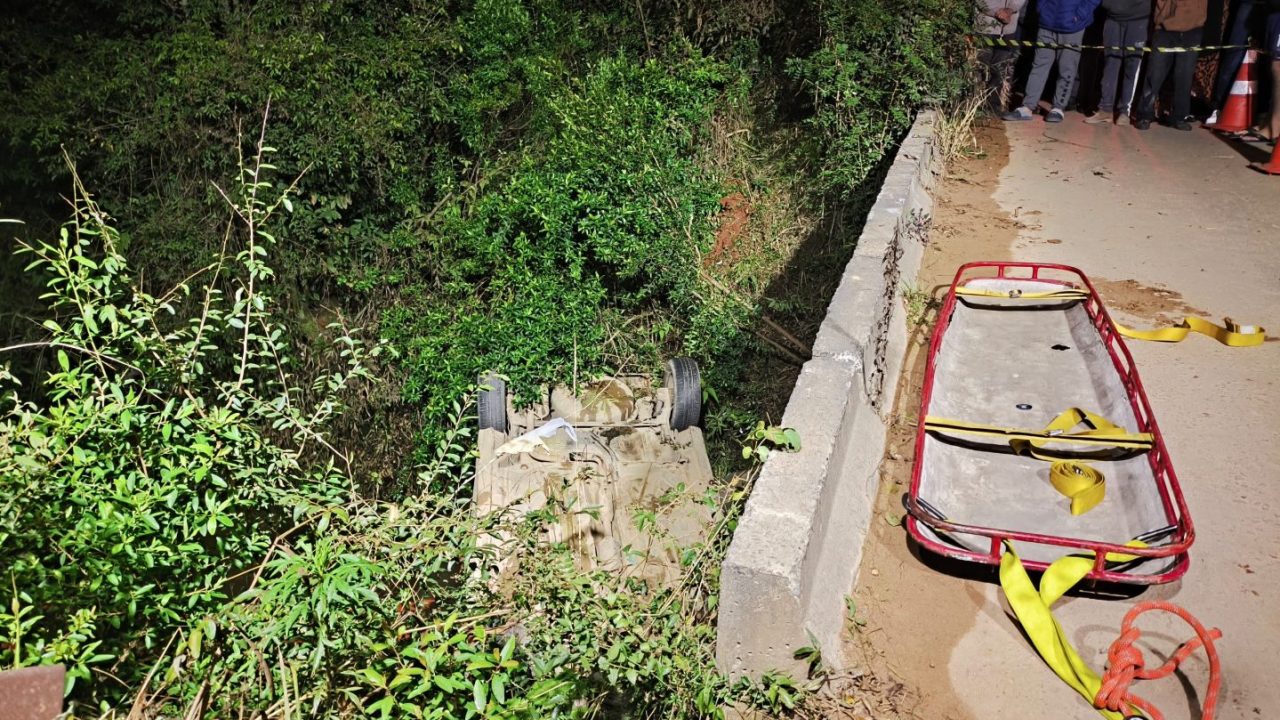 motorista-morre-afogado-carro-quitandinha