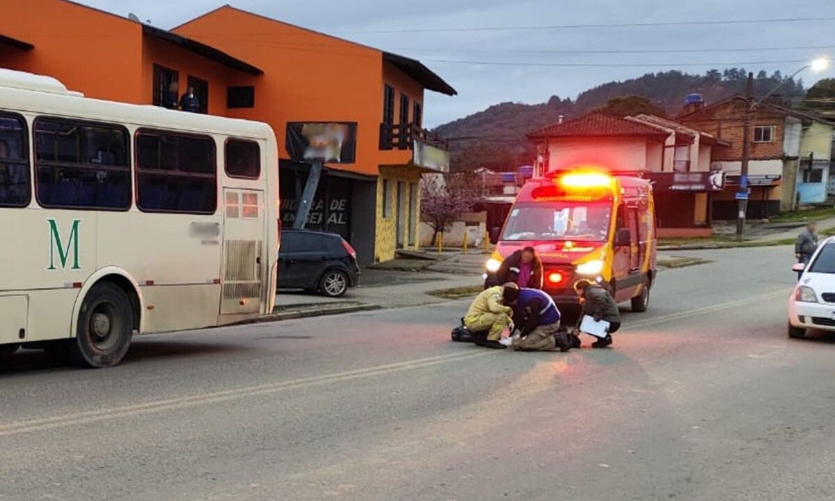 mulher-atropelada-carro-almirante-tamandare