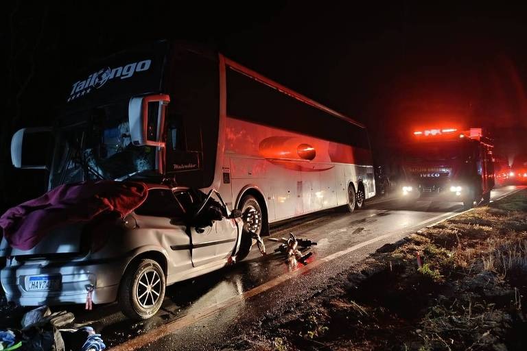 onibus-carro-romeiros-morrem-acidente