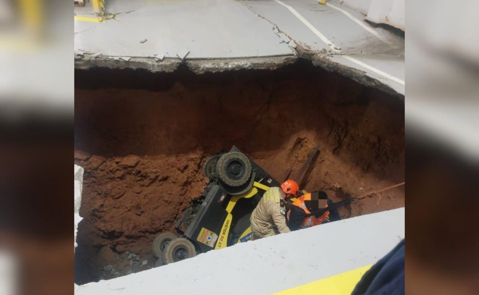operador-empilhadeira-buraco-empresa