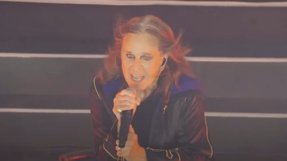 ozzy-osbourne-comeu-morcego-show