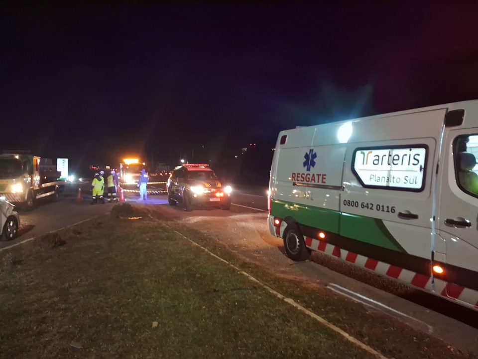 Pedestre sai de restaurante e morre atropelado por carro ao tentar atravessar a BR-116, em Fazenda Rio Grande