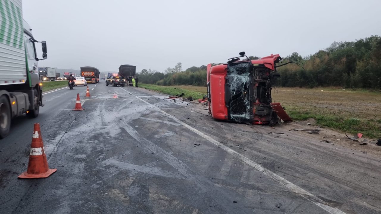 acidente-caminhões-motorista-ferido-contorno-leste-2