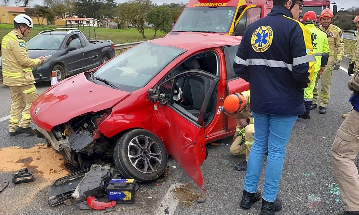 acidente-carro-br-277