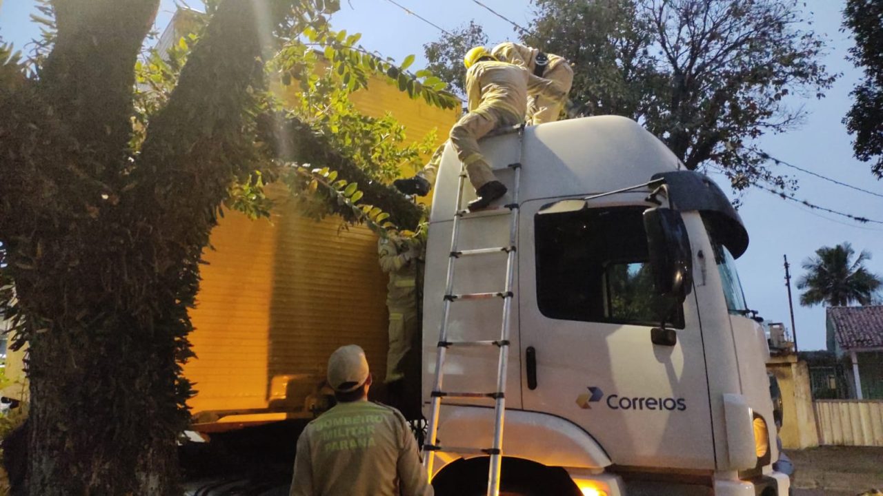 carreta-correios-presa