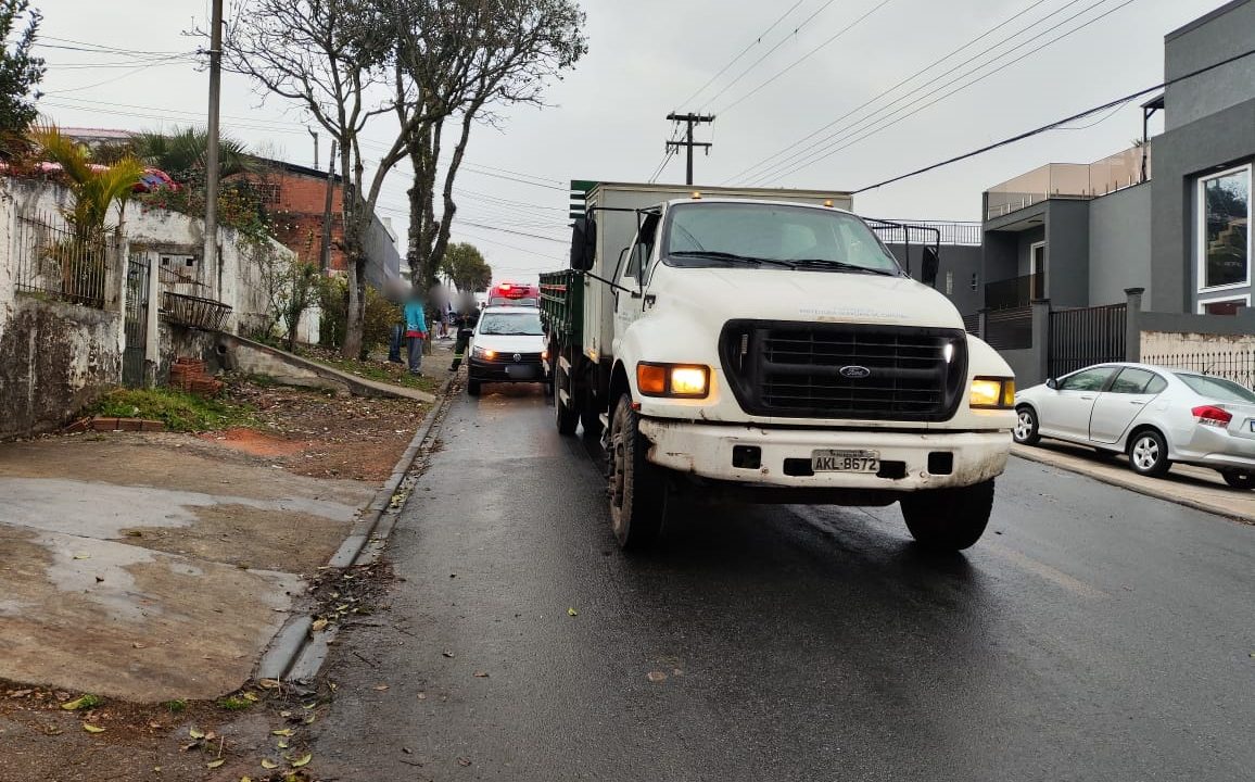 ciclista-ferido-caminhão-prefeitura-curitiba