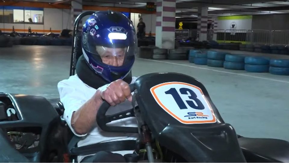 dona-yolanda-vovo-radical-kart-bg