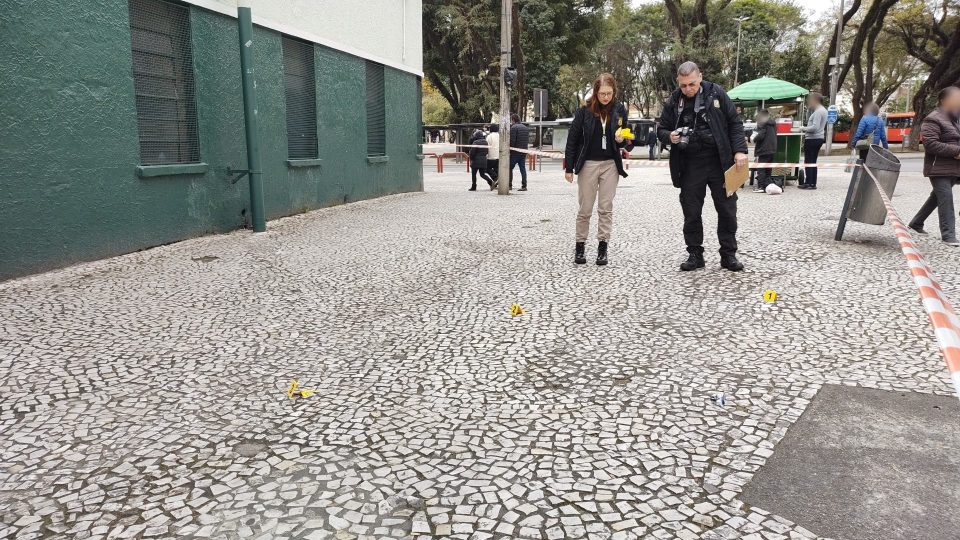homem-esfaqueado-centro-curitiba