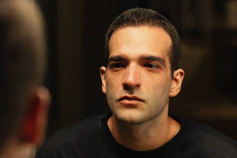 ‘Vale Tudo’: Humberto Carrão raspa a cabeça para interpretar Afonso em nova fase