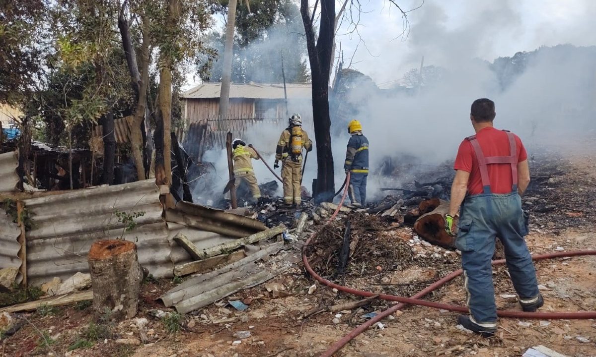 incendio-destroi-casa-cic-1