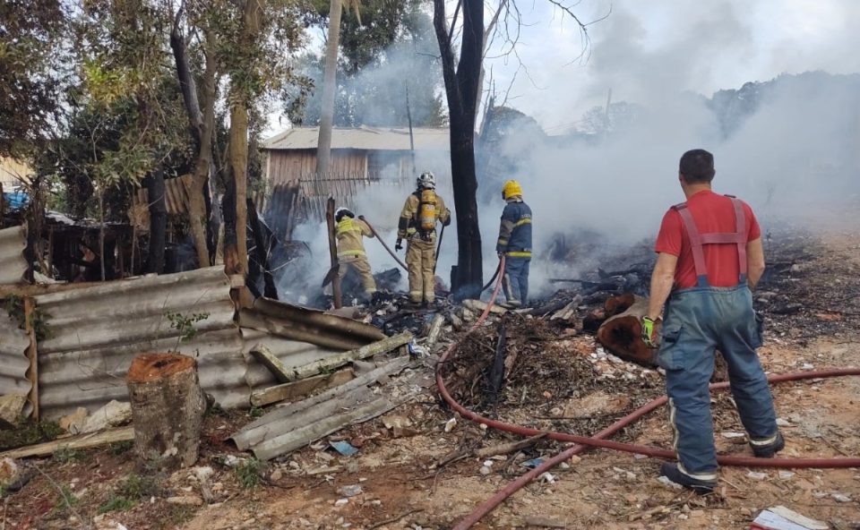 incendio-destroi-casa-cic-1