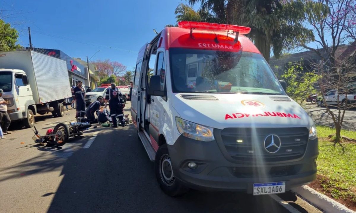 motociclista-bate-caminhão-estacionado-em-maringá-03