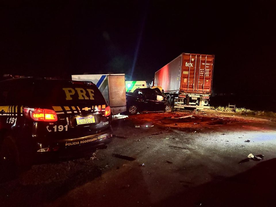 motorista-caminhonete-morre-acidente-caminhão-jacarezinho-2