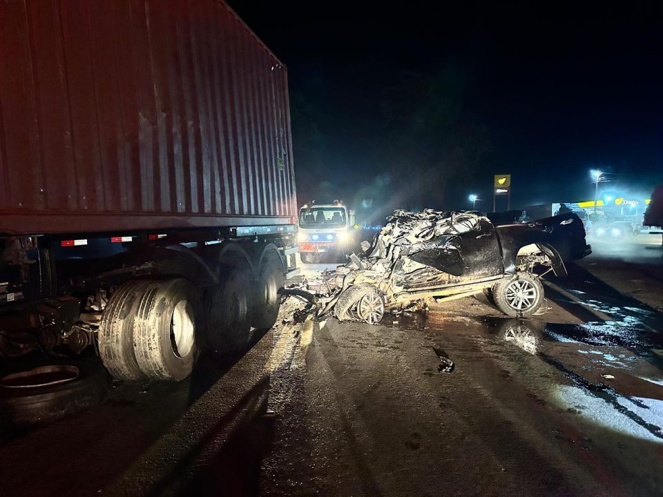 motorista-caminhonete-morre-acidente-caminhão-jacarezinho-3