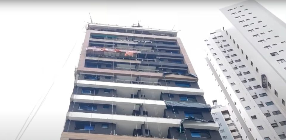 Pintor cai do 14º andar após corda arrebentar em obra no Bigorrilho e é levado em estado grave ao hospital