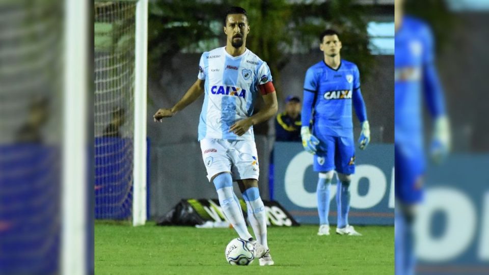 zagueiro-cria-da-base-do-coritiba-anuncia-aposentadoria