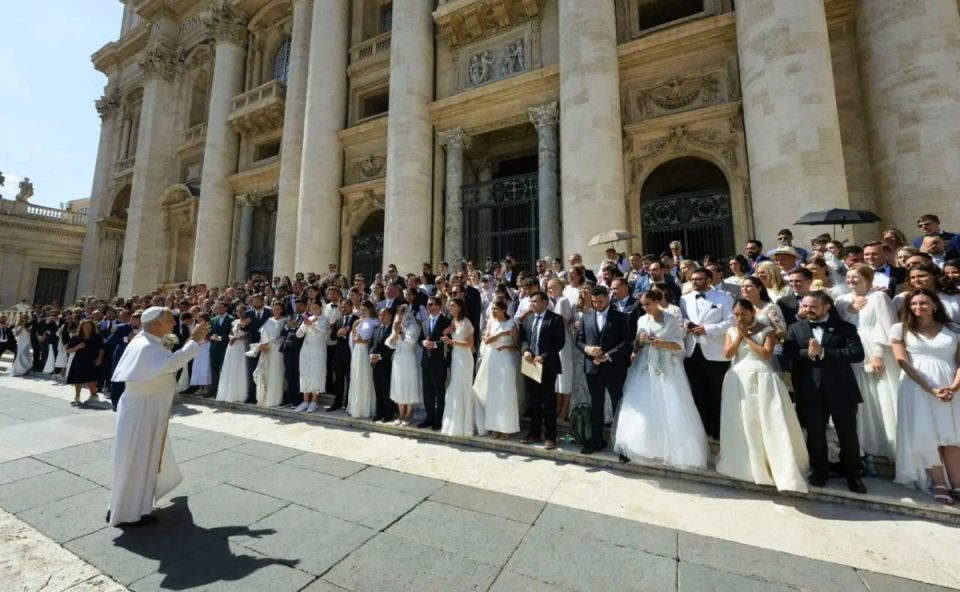 casal-maringa-bencao-papa-vaticano-1