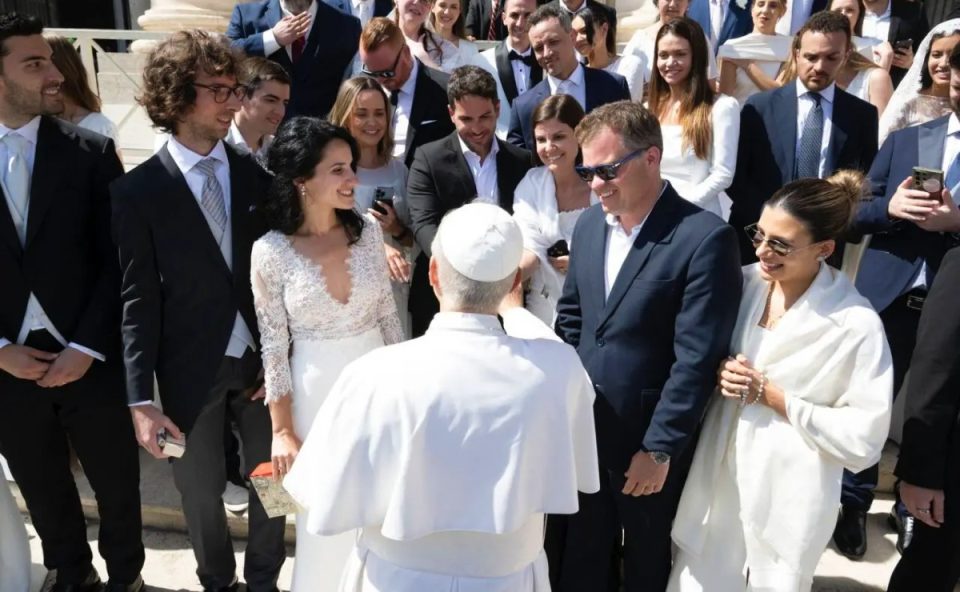 casal-maringa-bencao-papa-vaticano-2