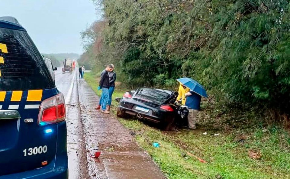 empresario-bate-porsche-duas-horas-apos-comprar