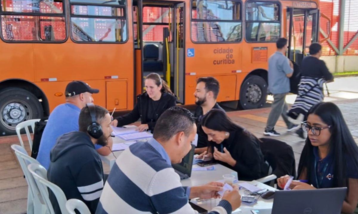 mutirao-emprego-terminais-de-onibus-curitiba