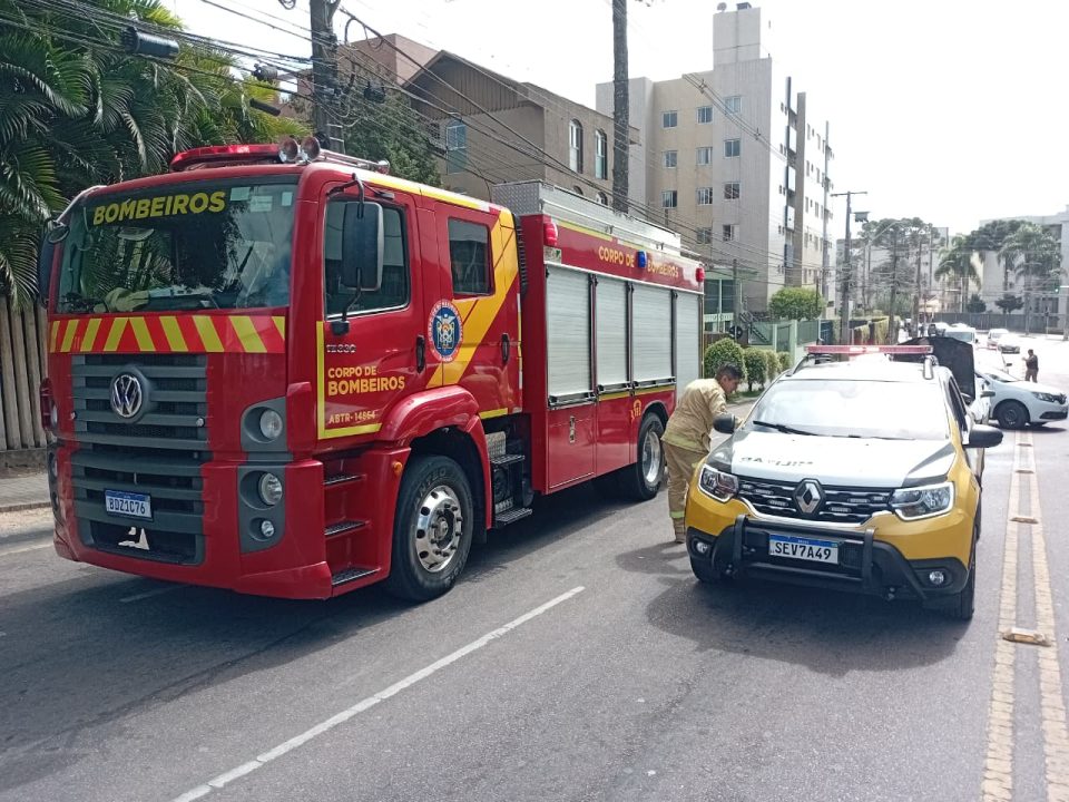 saveiro-carro-pega-fogo-couto-pereira-curitiba (1)