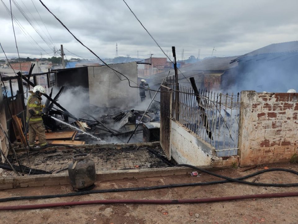 casas-completamente-destruidas-cic