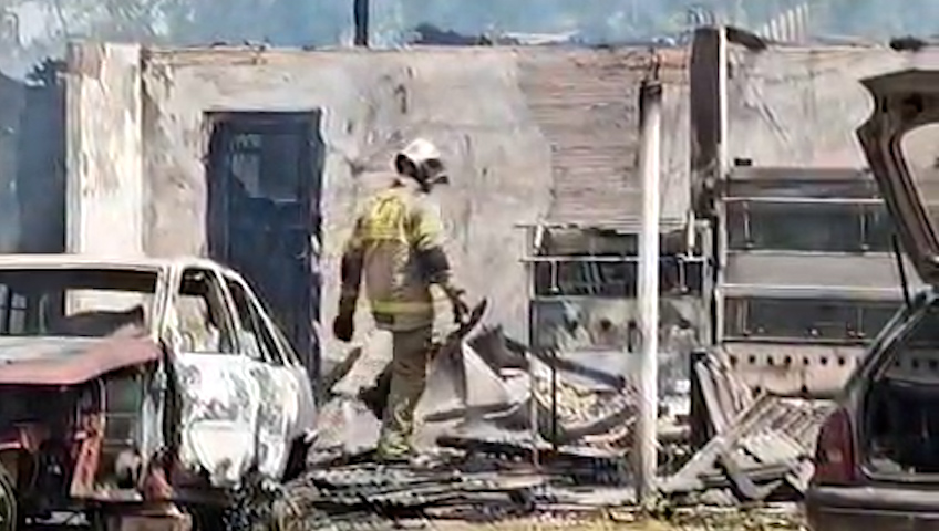 incendio-ferrovelho-destroi-casa-mandirituba (1)