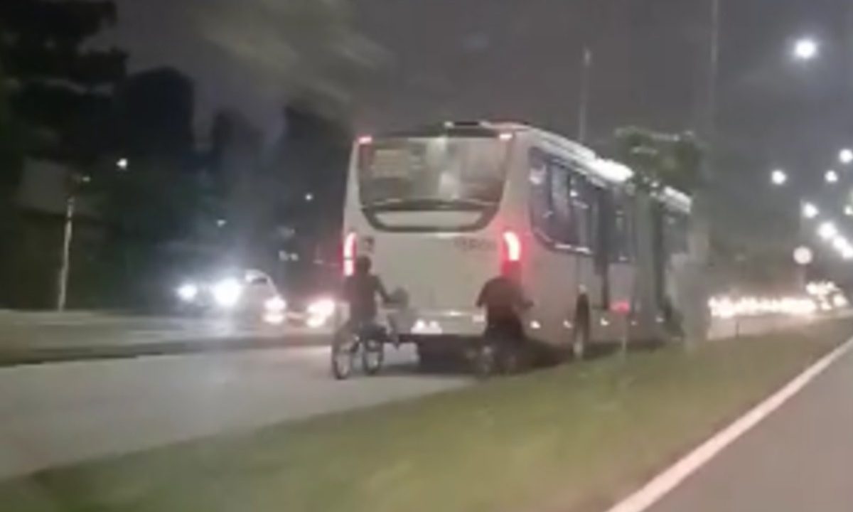 video-jovens-rabeira-onibus-curitiba