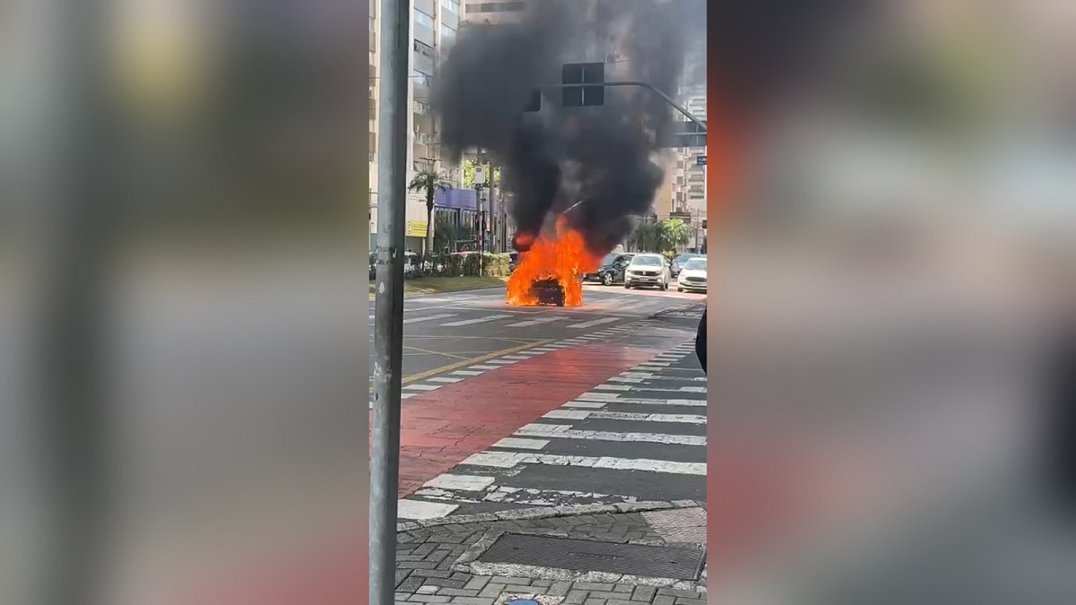 carro-pega-fogo-centro-curitiba