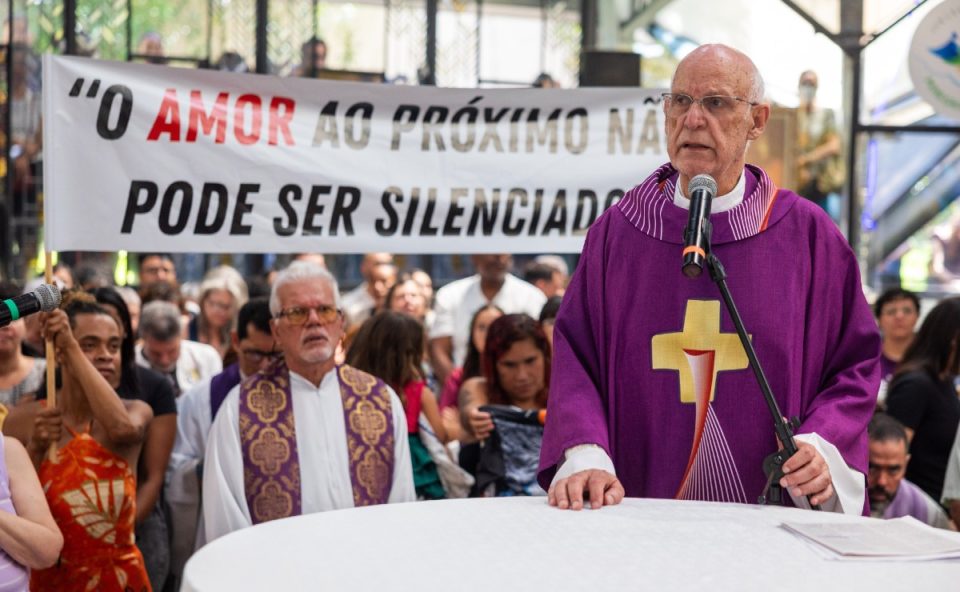 padre-julio-lancellotti-primeira-missa-apos-veto