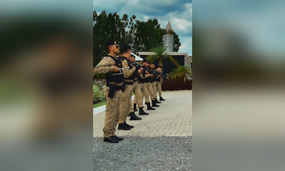 policiais-homenagem-soldado-morto-cic