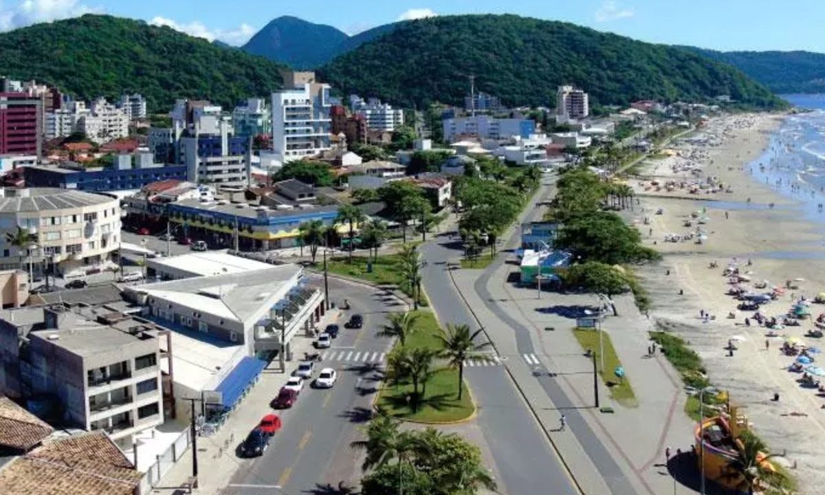 prisao-homem-cobrava-motoristas-estacionar-rua-litoral