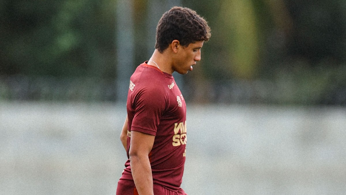 João Cruz em treino do Athletico no CT do Caju
