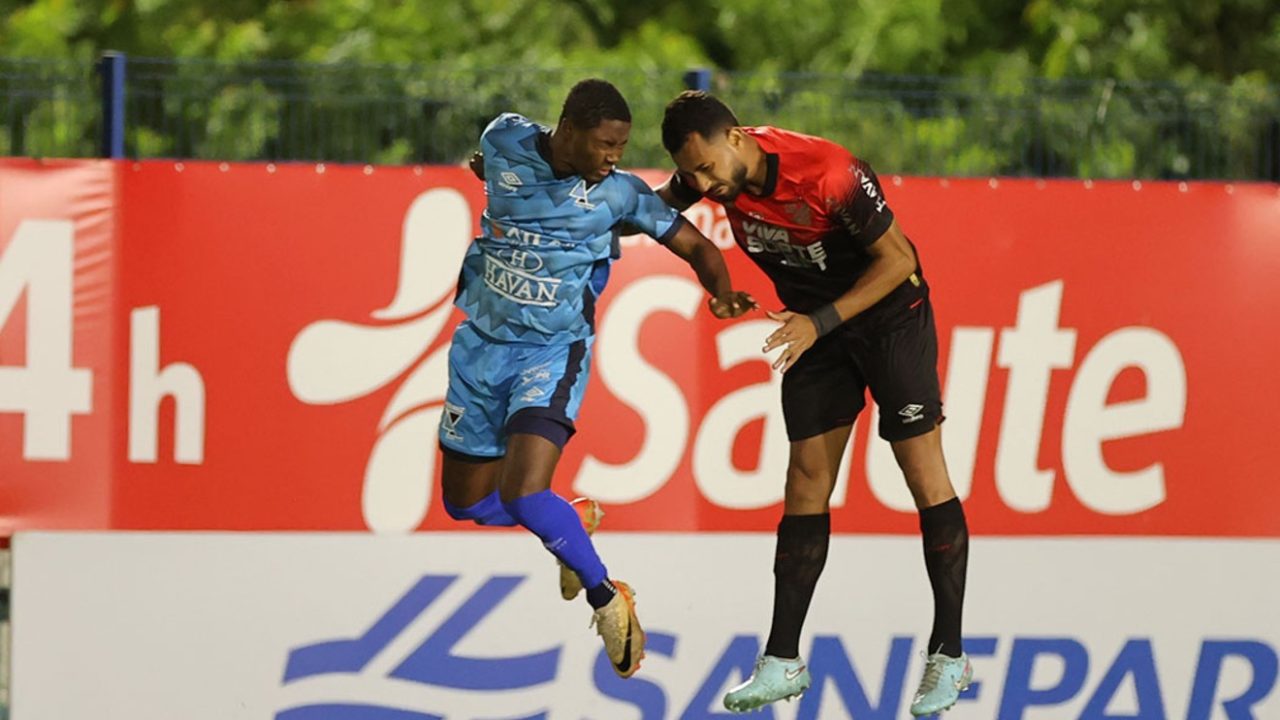 Lance de Azuriz x Athletico, pelo Campeonato Paranaense