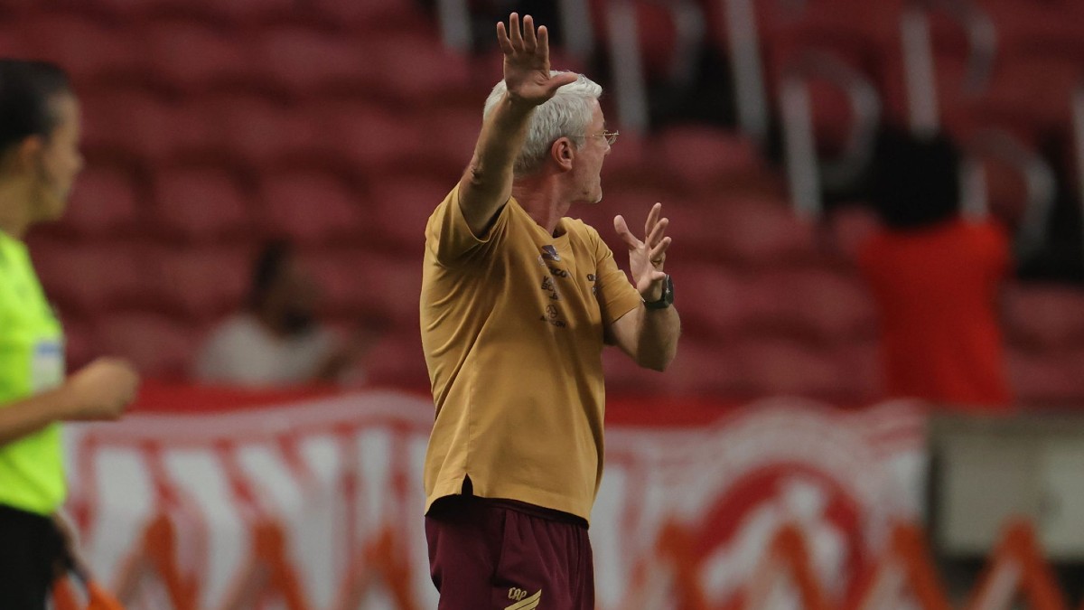 Odair Hellmann em Internacional x Athletico