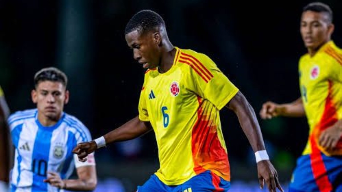 Alejandro Ararat estreou pela seleção de base da Colômbia contra a Argentina. Foto: Redes Sociais/ csafootballgroup
